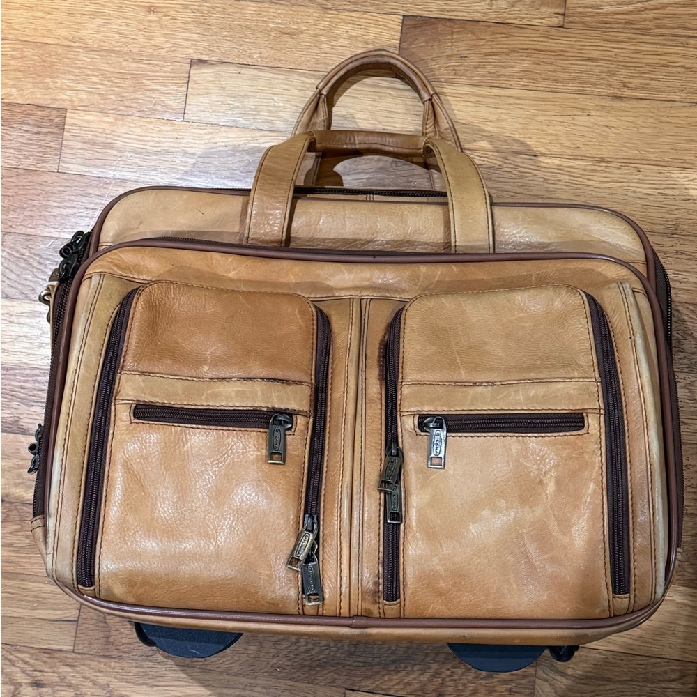 Beautiful vintage Classic Tan Leather wheeled Briefcase for travel. EUC